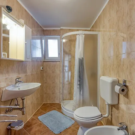 Orbanic בית הארחה