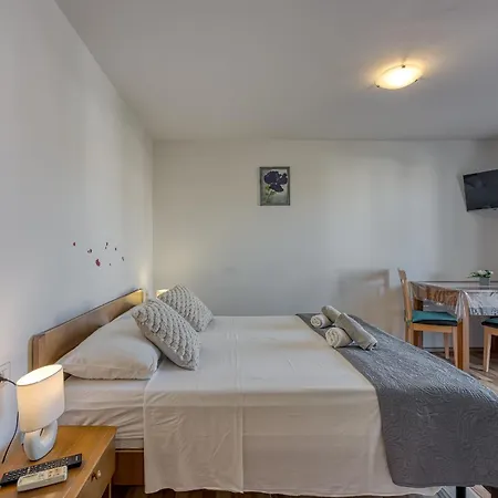 בית הארחה Orbanic רוביני