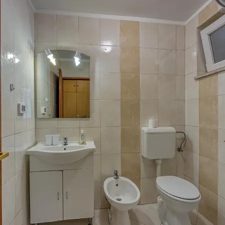 בית הארחה Orbanic רוביני