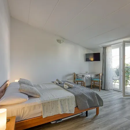 Orbanic בית הארחה