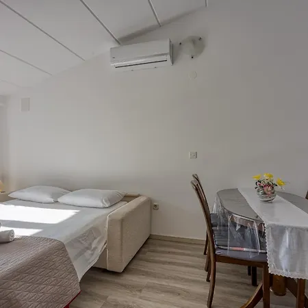 בית הארחה Orbanic רוביני